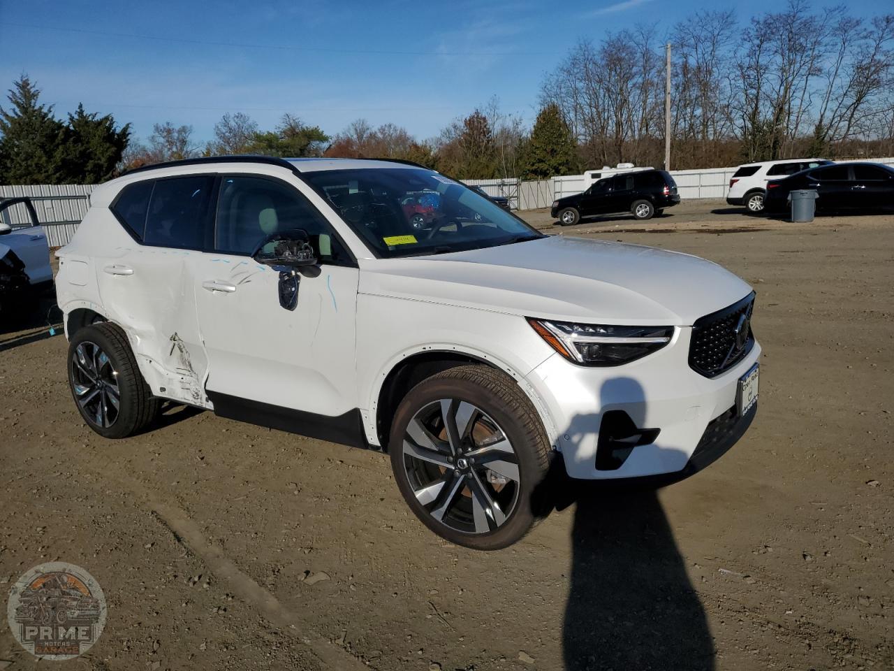 2025 VOLVO XC40 — фото 4