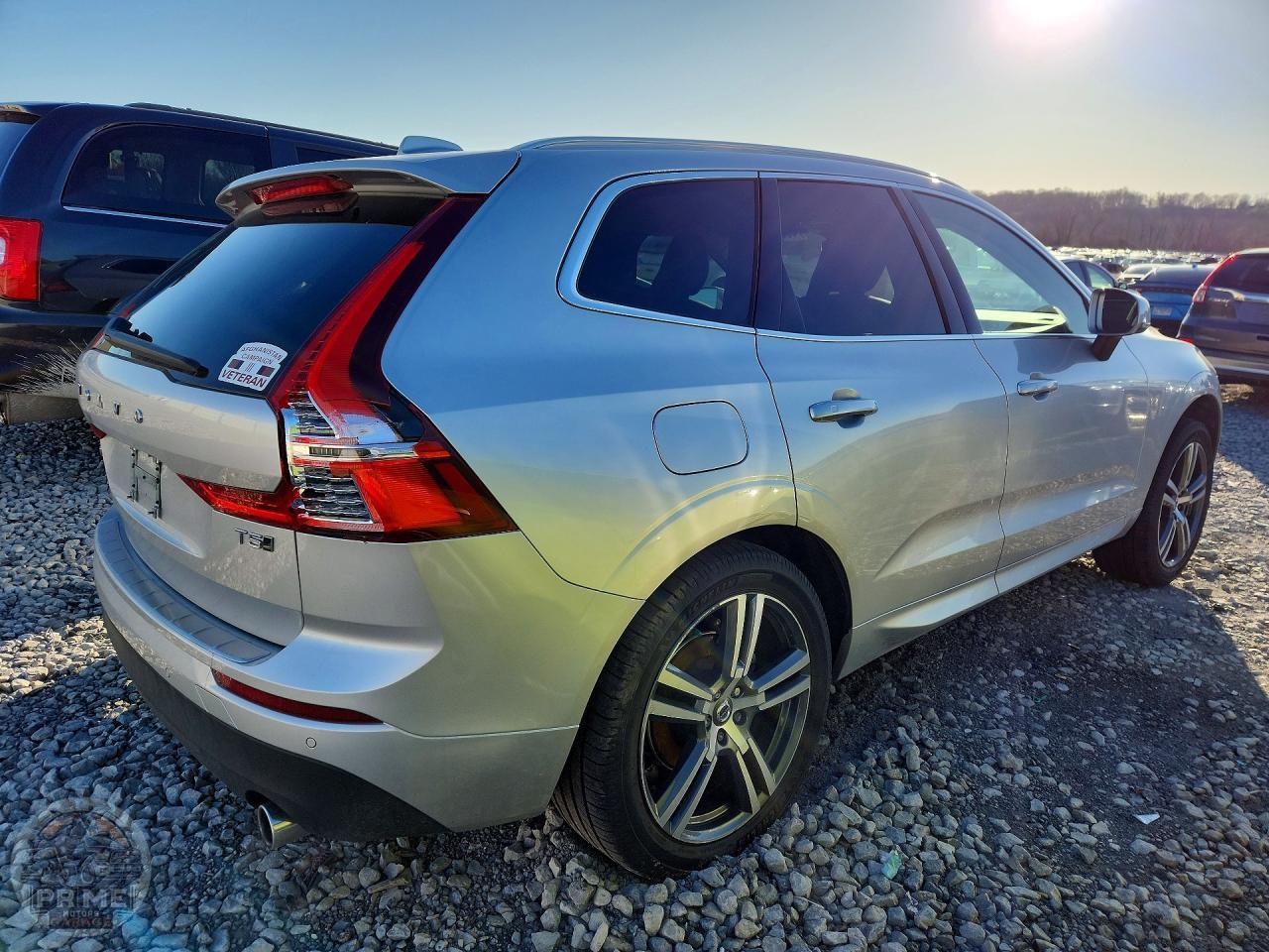 2021 VOLVO XC60 — фото 3