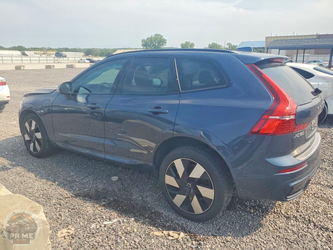 2025 VOLVO XC60 — фото 2