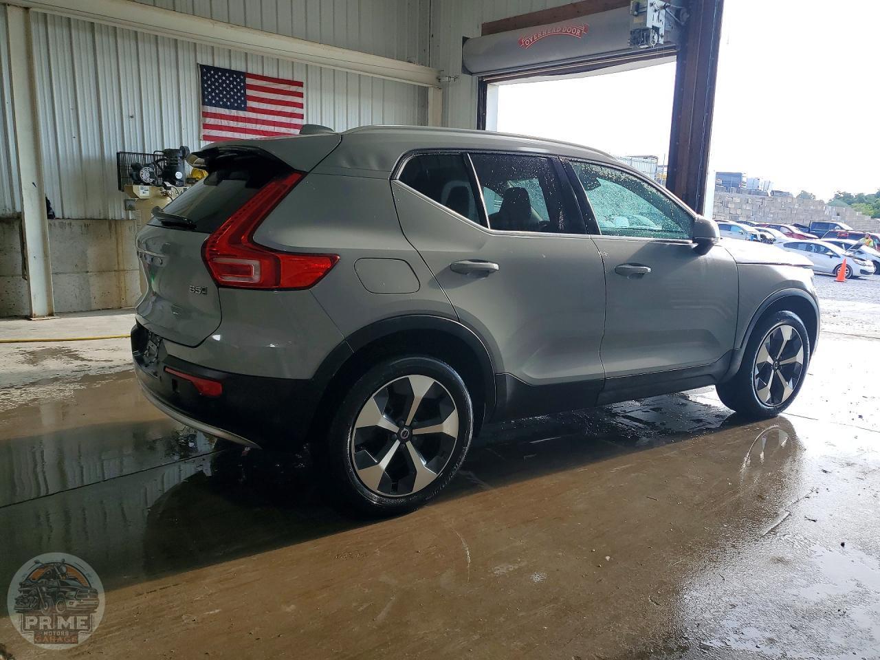 2025 VOLVO XC40 — фото 8