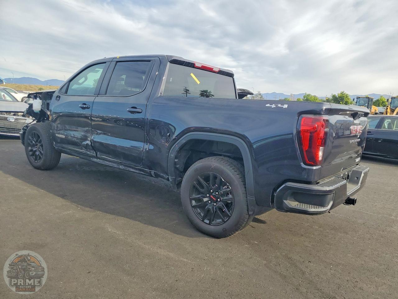 2025 GMC SIERRA — фото 2