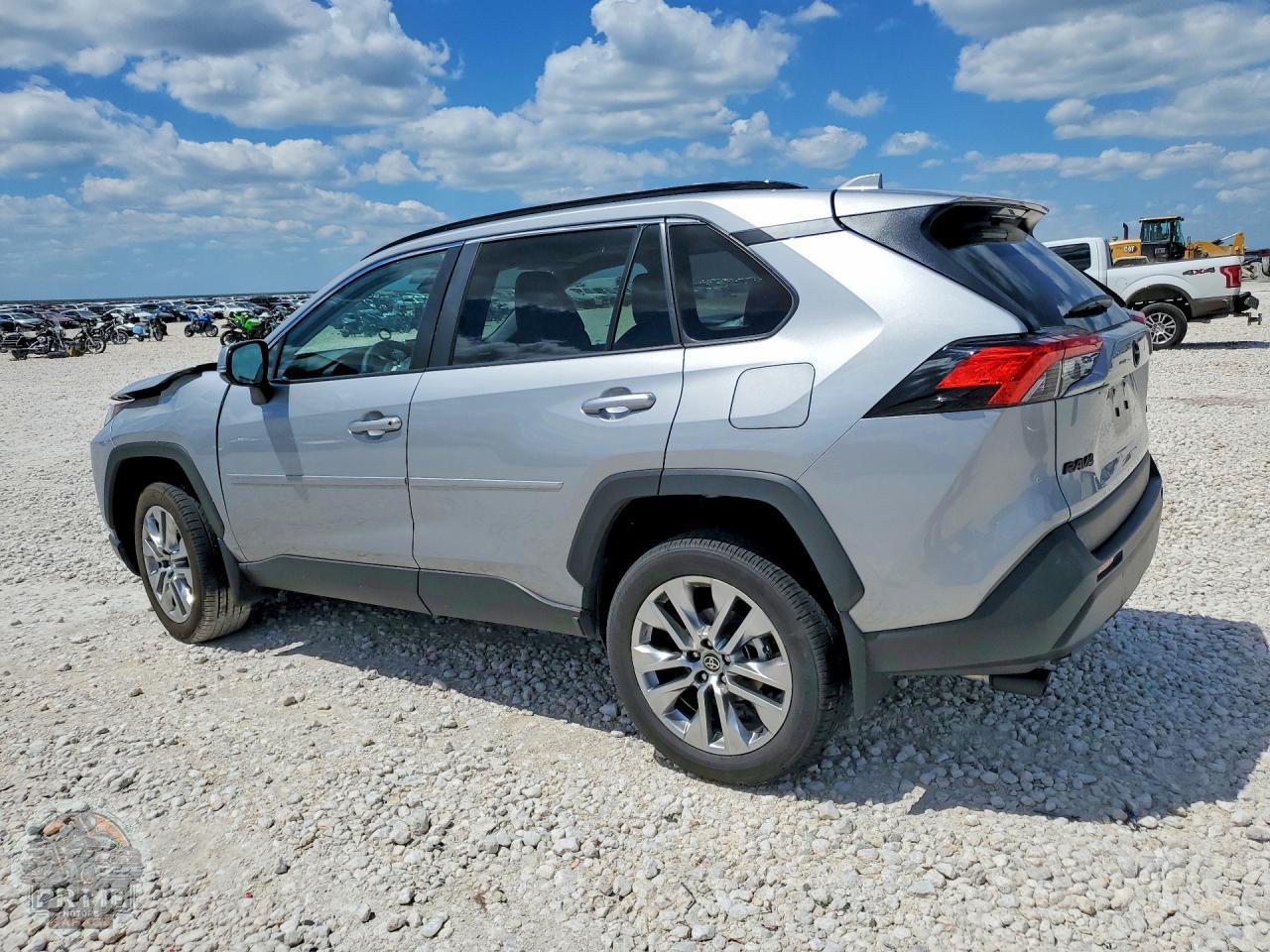 2025 TOYOTA RAV4 — фото 2