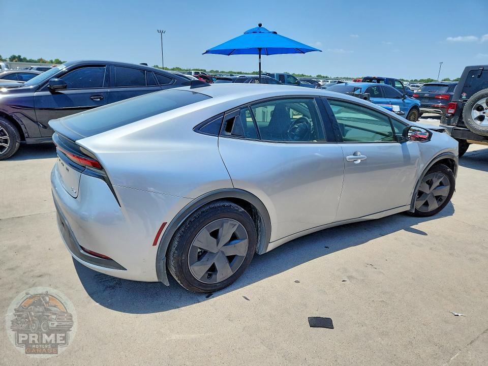2026 TOYOTA PRIUS — фото 3
