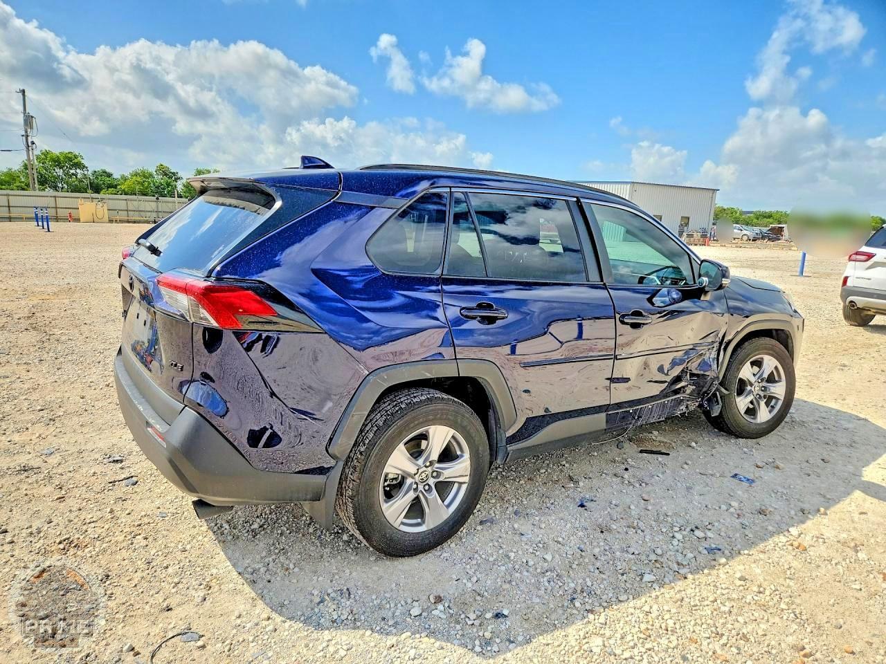 2025 TOYOTA RAV4 — фото 3