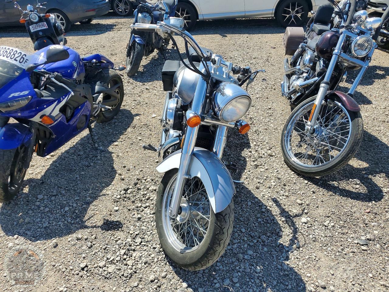 2001 HONDA VT750 — фото 2