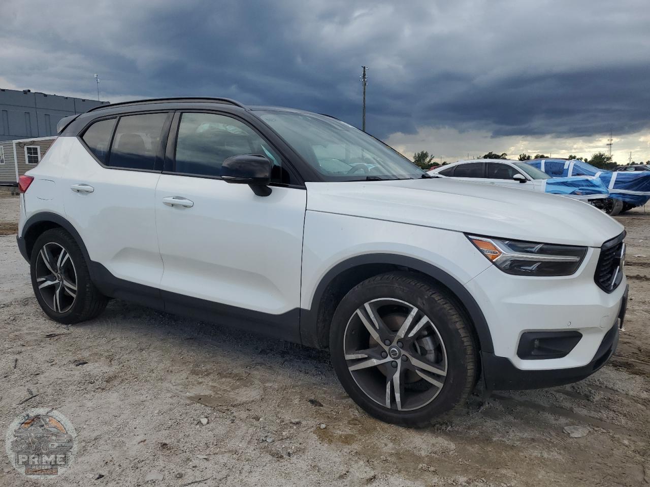 2022 VOLVO XC40 — фото 4