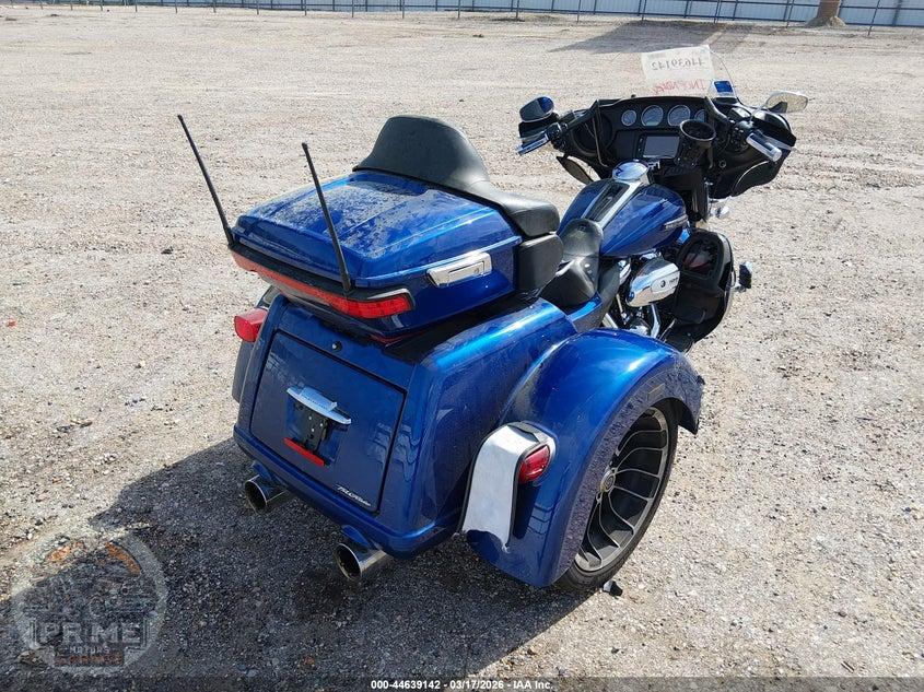 2017 HARLEY-DAVIDSON FLHTCUTG (TRI GLIDE ULTRA CLASSIC) TRI GLIDE ULTRA — фото 4