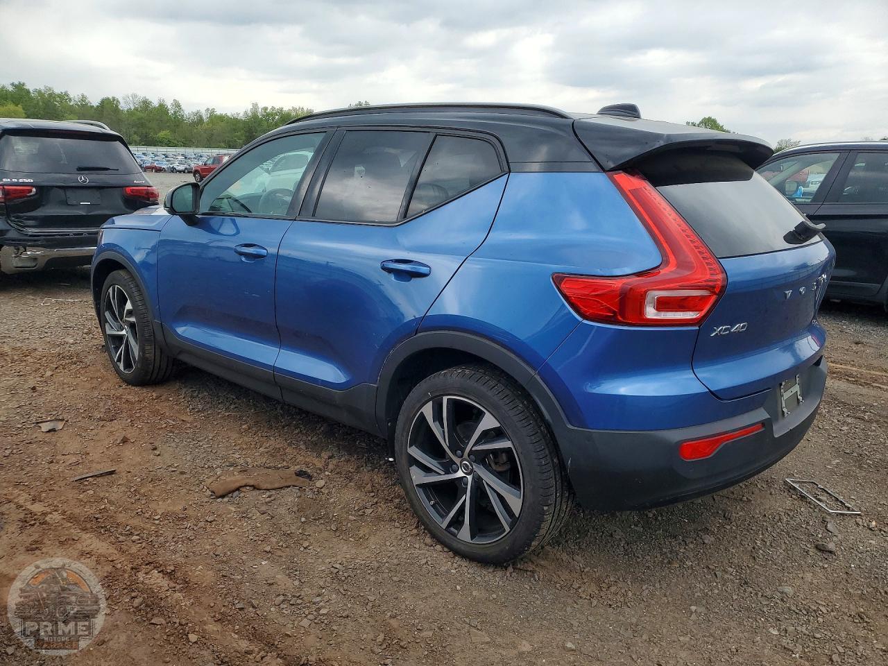 2021 VOLVO XC40 — фото 2