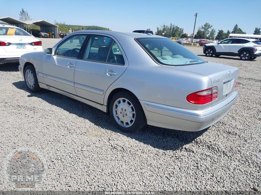 2000 MERCEDES-BENZ E 320 — фото 3