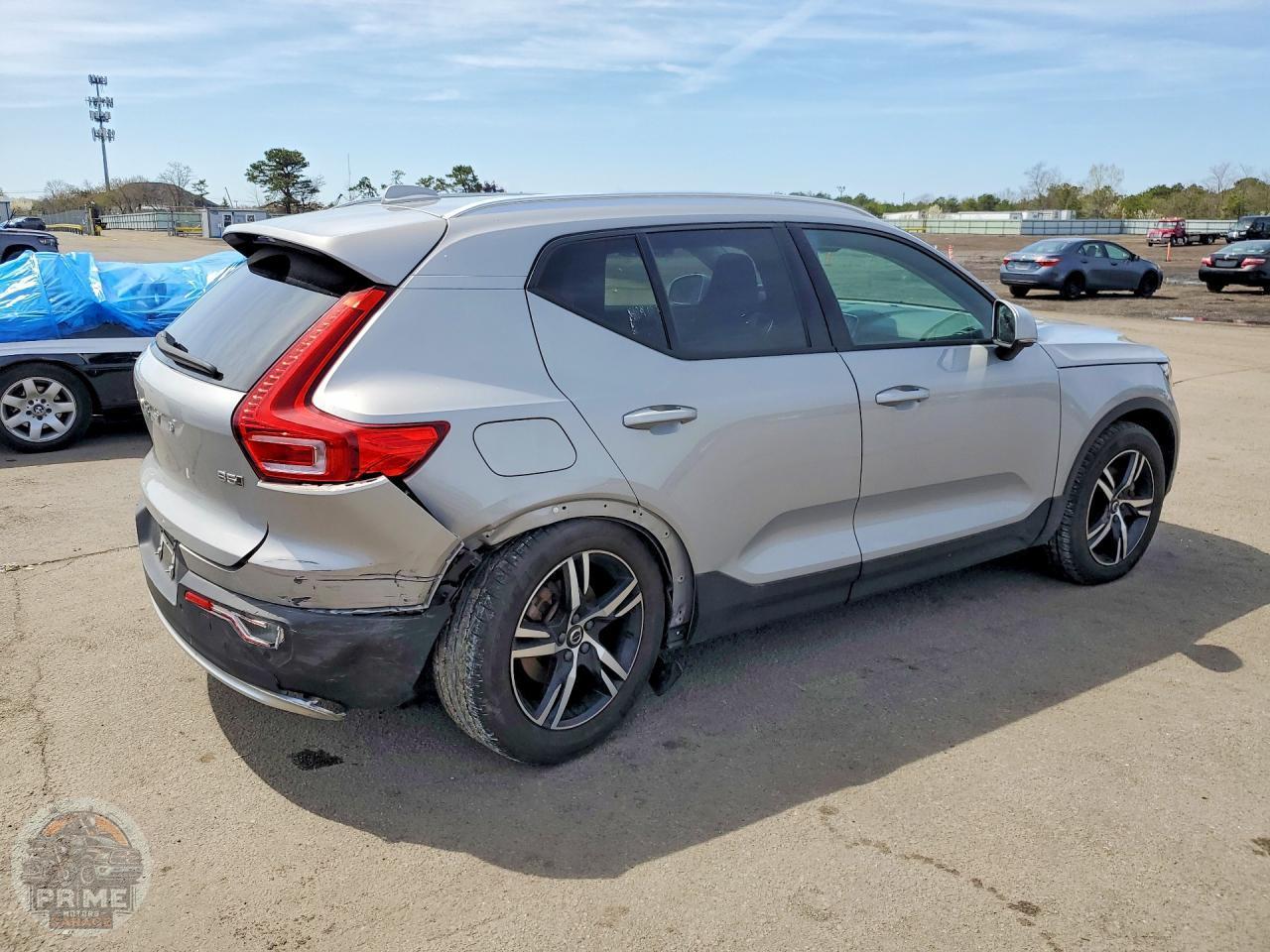 2023 VOLVO XC40 — фото 2