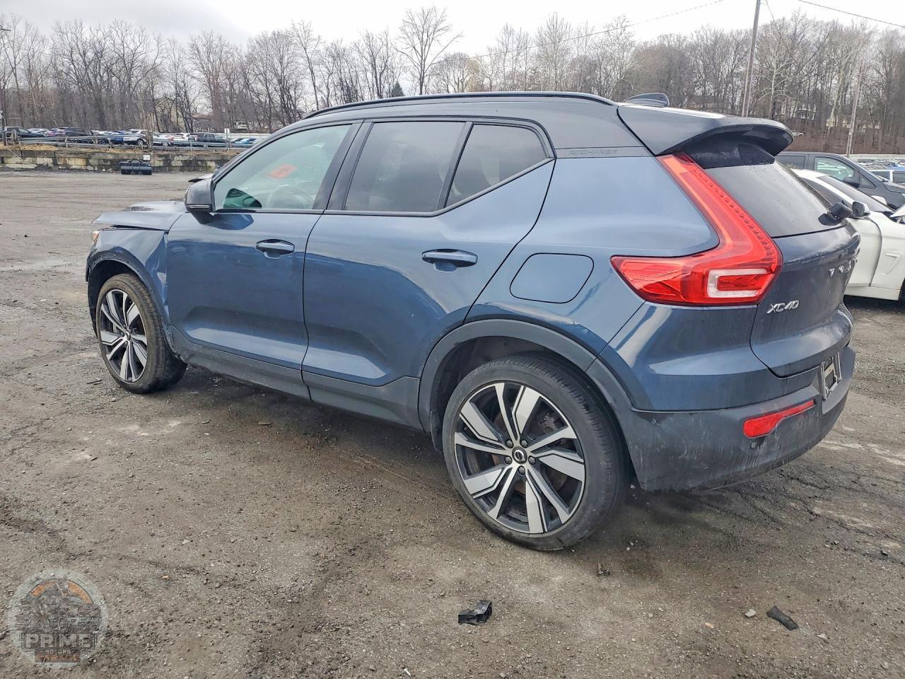 2022 VOLVO XC40 — фото 2