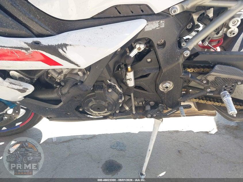2026 BMW S 1000 RR — фото 9