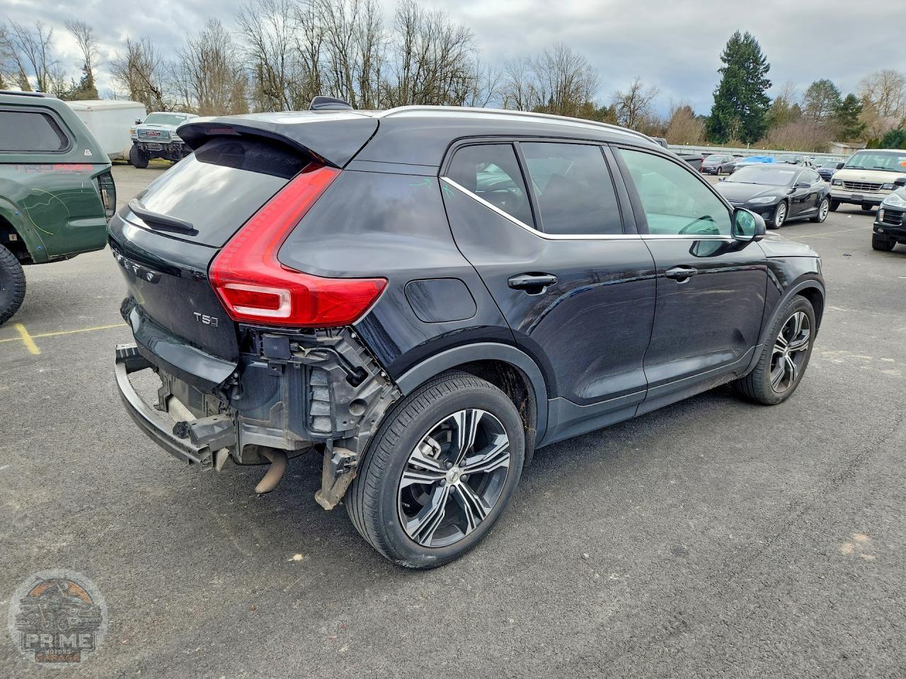 2021 VOLVO XC40 — фото 3