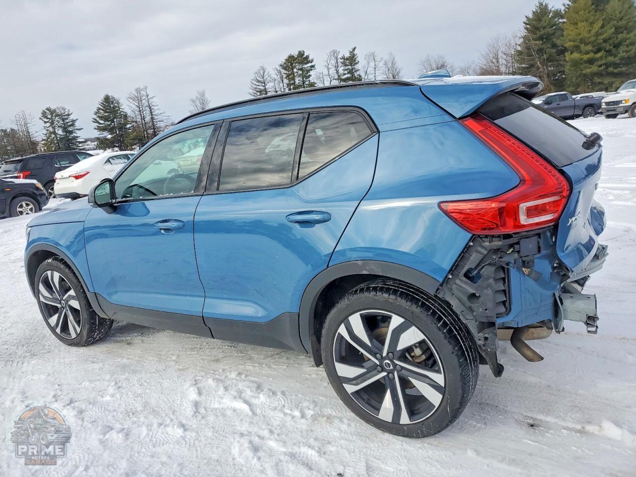 2025 VOLVO XC40 — фото 2