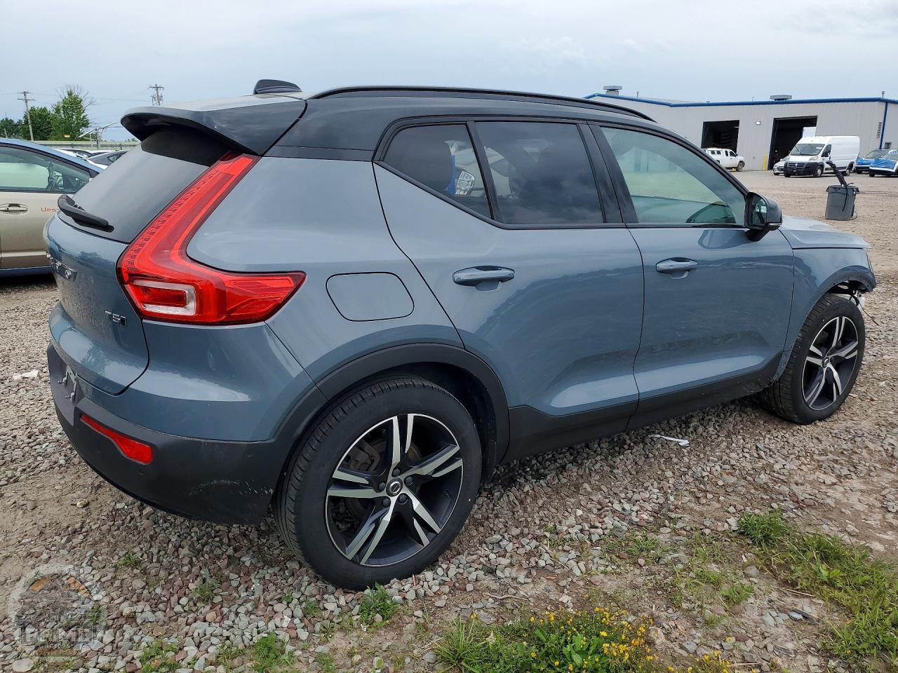 2022 VOLVO XC40 — фото 3