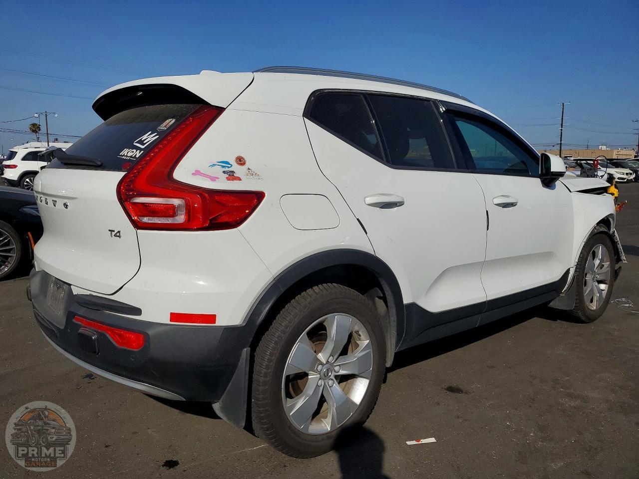 2020 VOLVO XC40 — фото 3