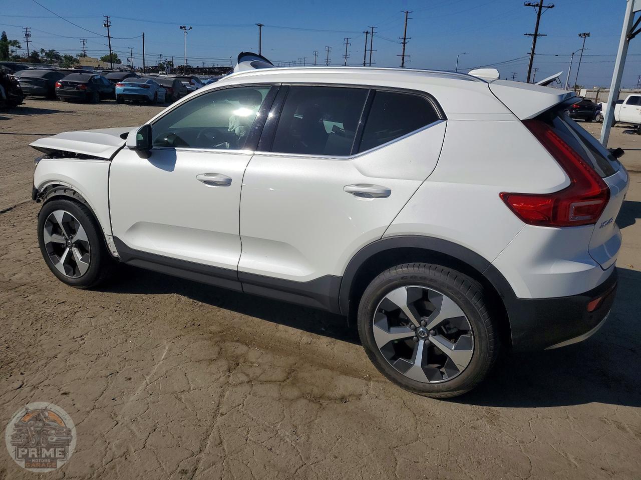 2024 VOLVO XC40 — фото 2
