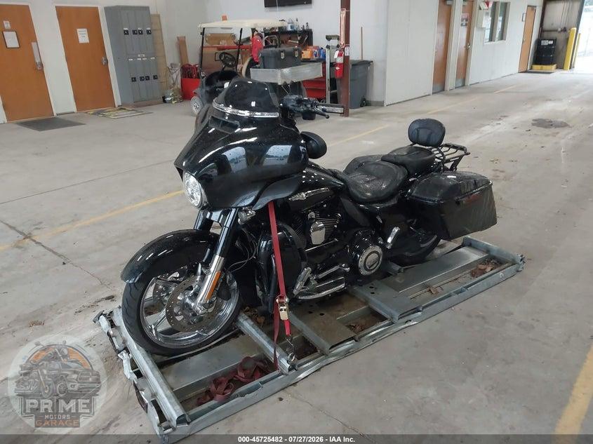 2015 HARLEY-DAVIDSON FLHXSE CVO STREET GLIDE — фото 2