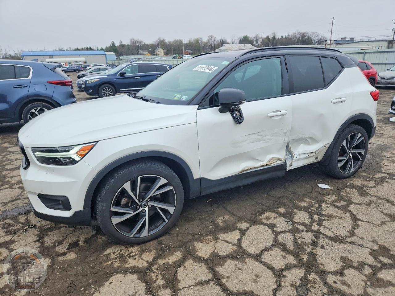 2021 VOLVO XC40 — фото 1