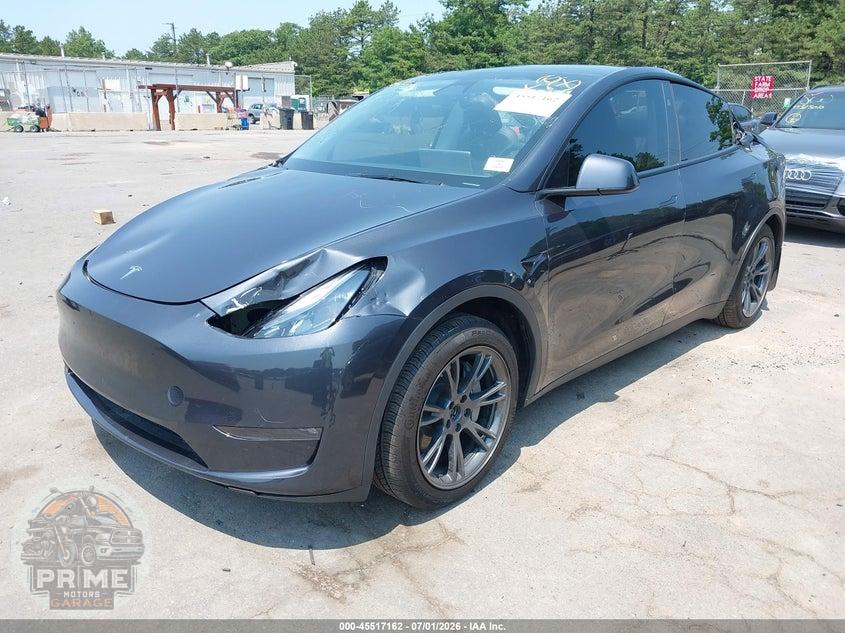 2025 TESLA MODEL Y LONG RANGE DUAL MOTOR ALL-WHEEL DRIVE — фото 2