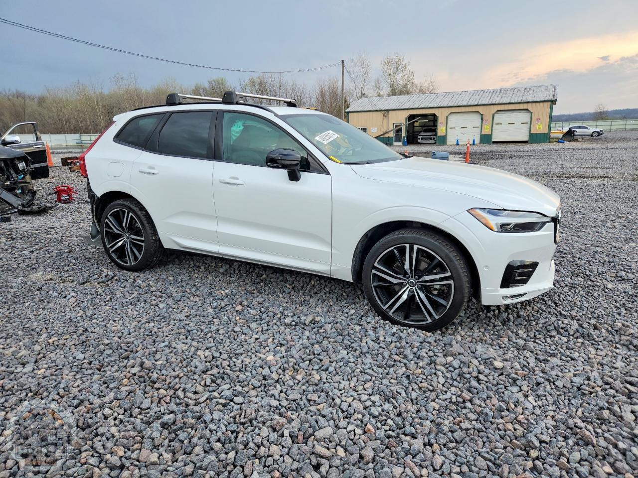 2021 VOLVO XC60 — фото 4