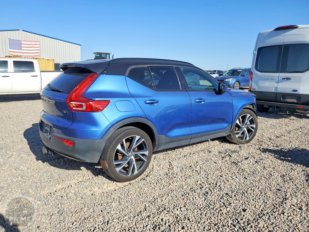 2021 VOLVO XC40 — фото 3