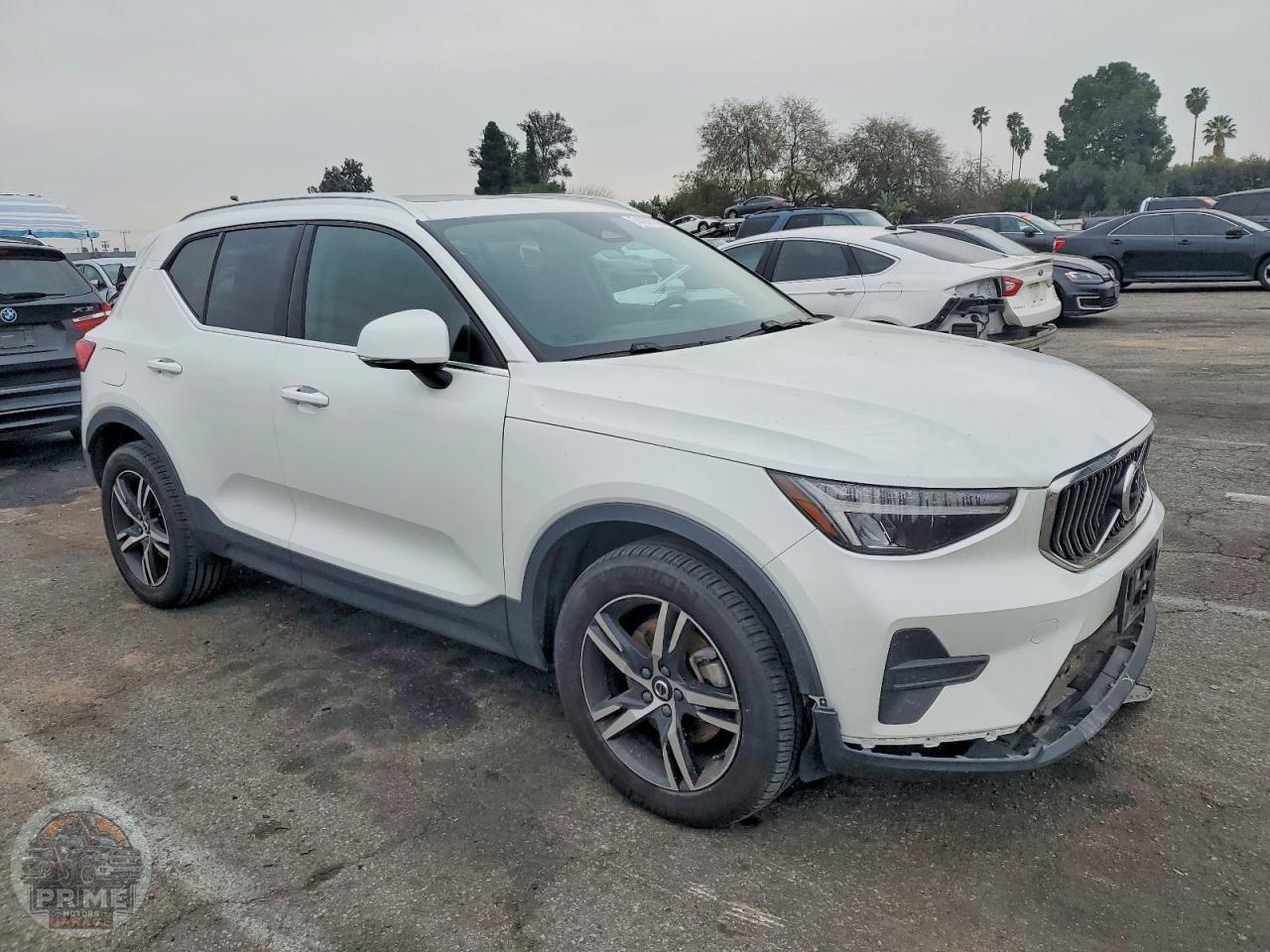 2025 VOLVO XC40 — фото 3