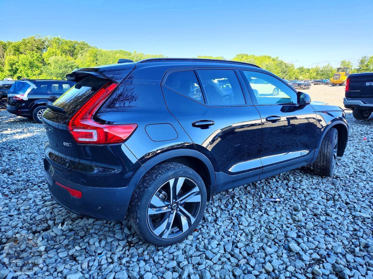 2024 VOLVO XC40 — фото 3
