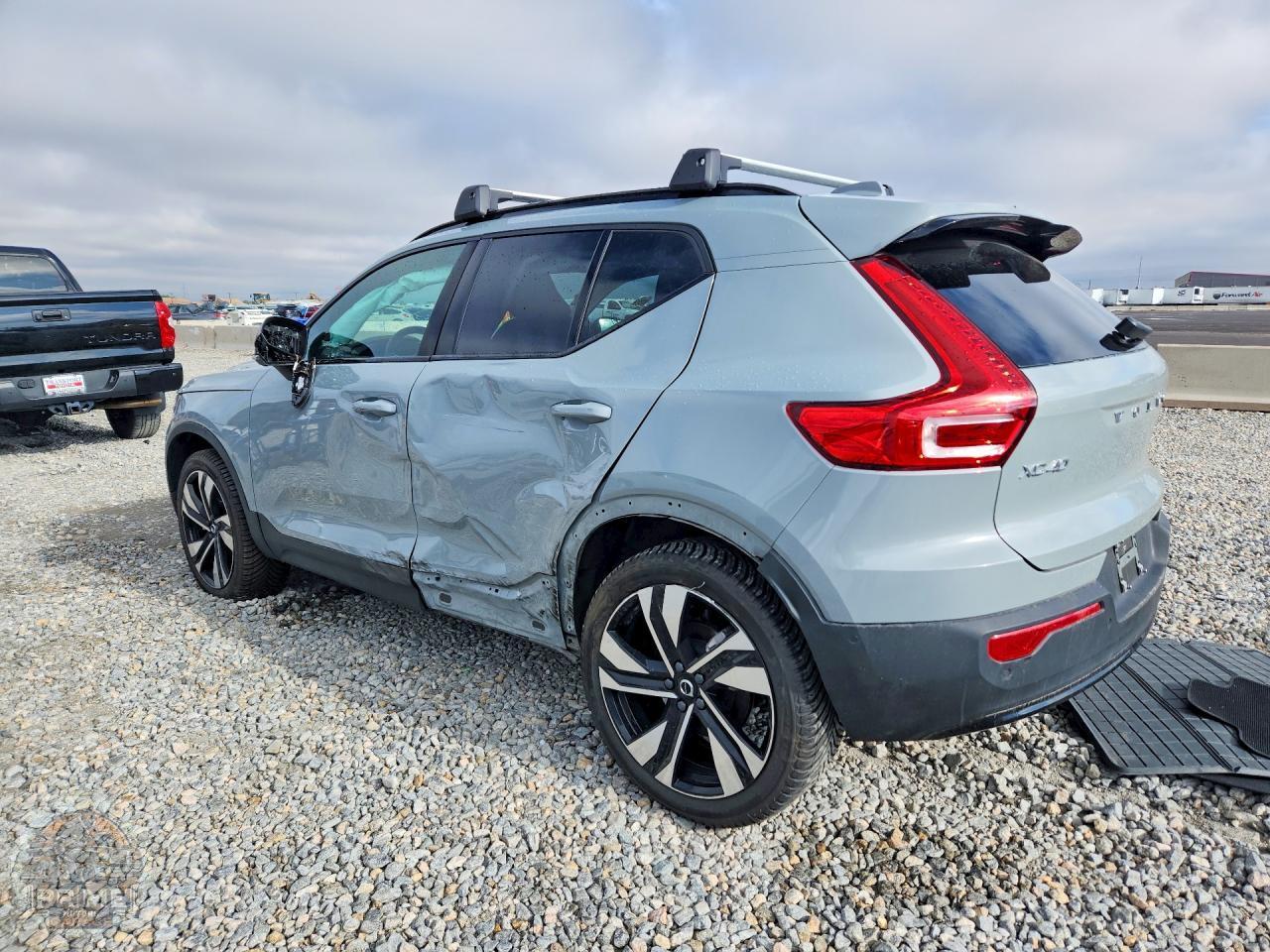 2024 VOLVO XC40 — фото 2