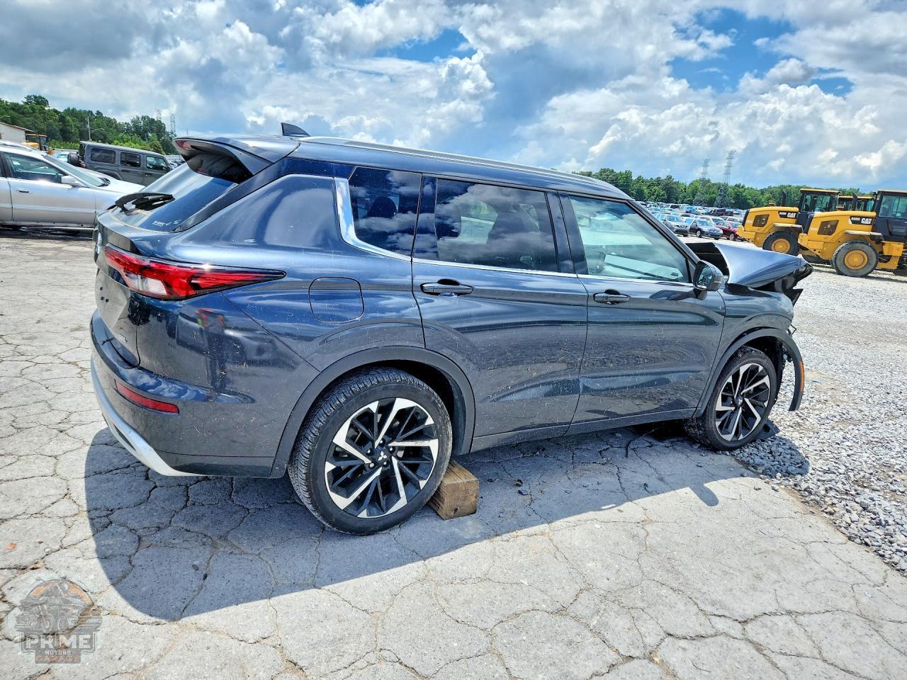 2024 MITSUBISHI OUTLANDER — фото 3