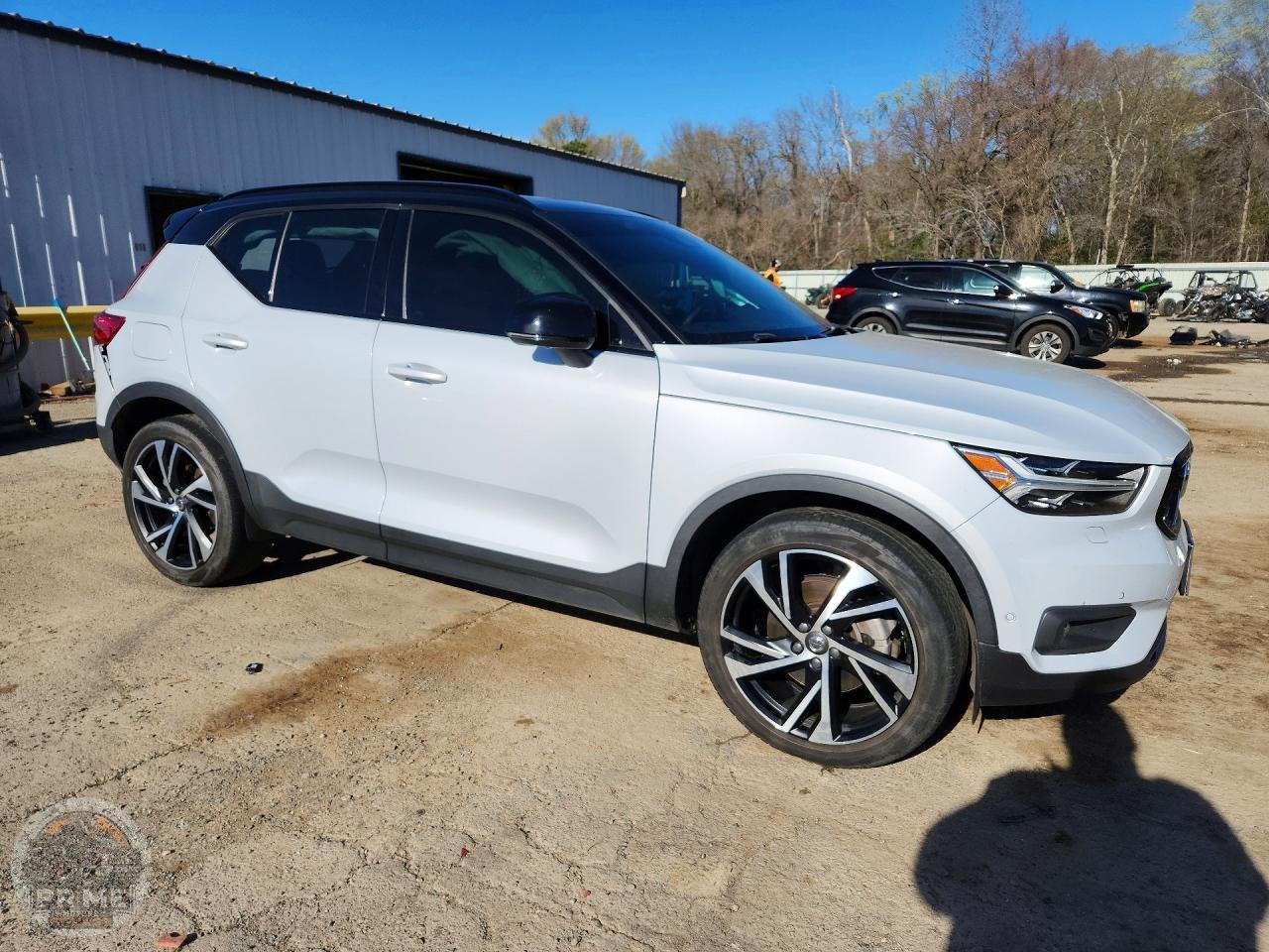 2022 VOLVO XC40 — фото 4