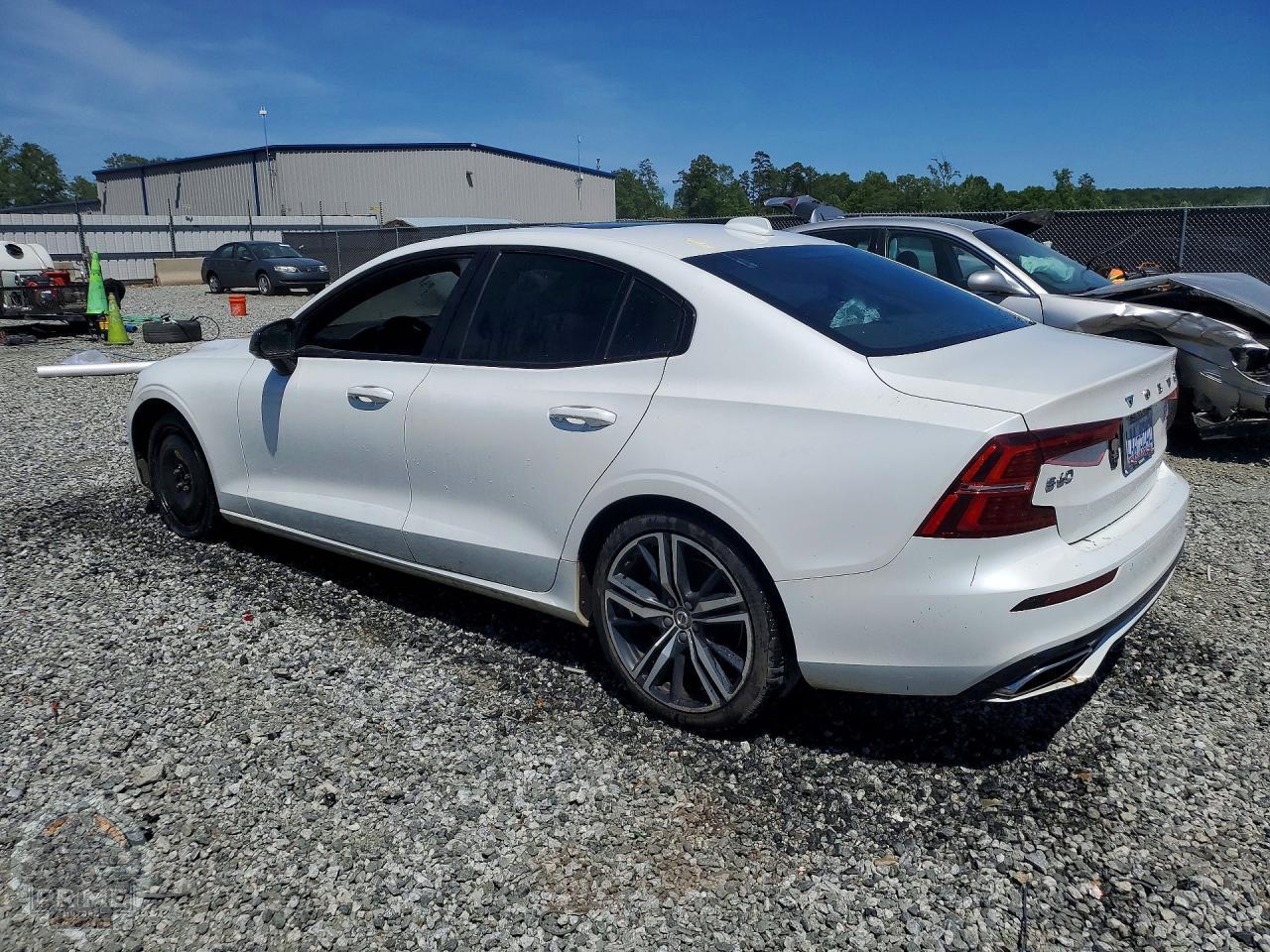 2021 VOLVO S60 — фото 2