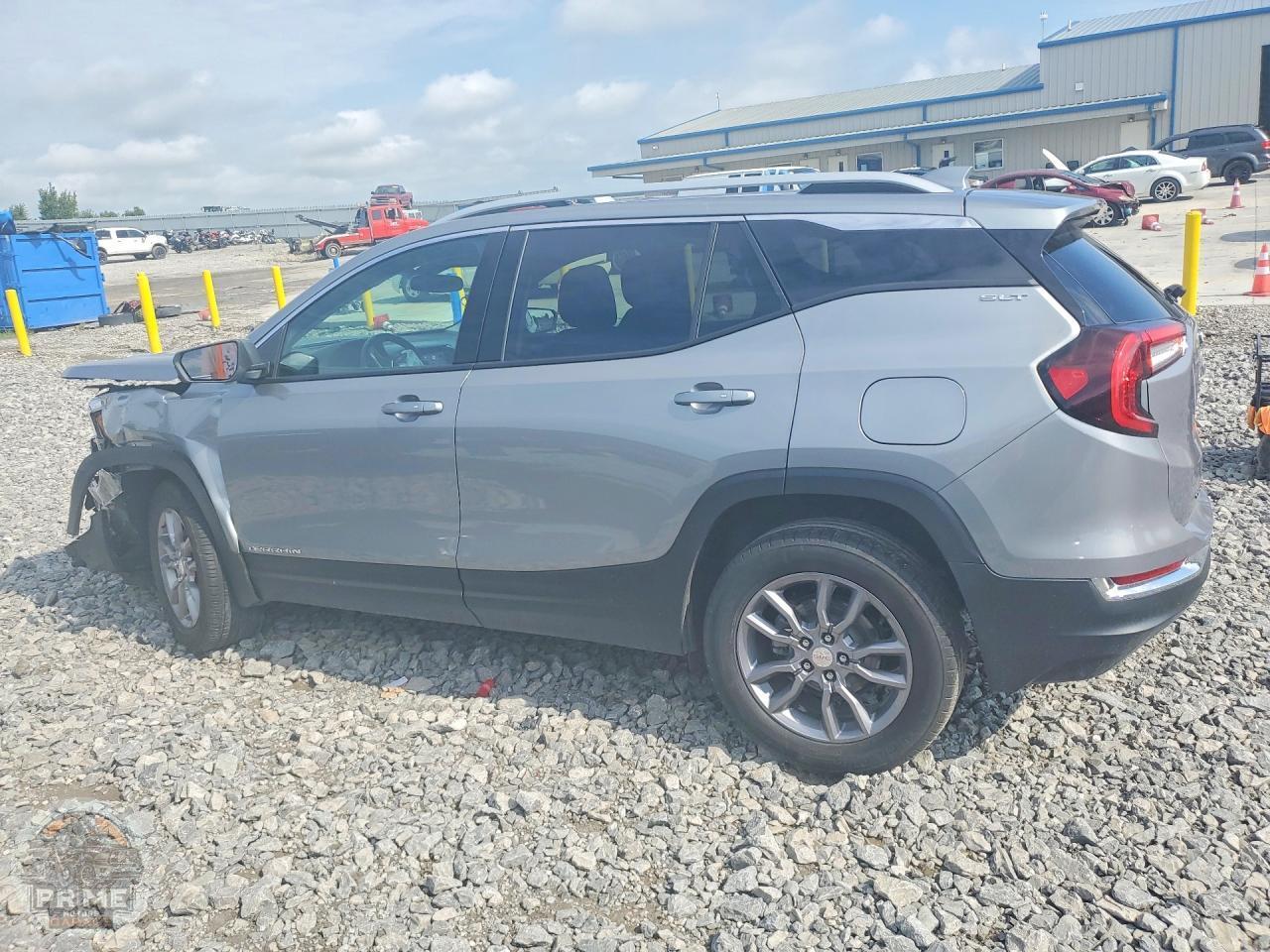 2024 GMC TERRAIN — фото 2