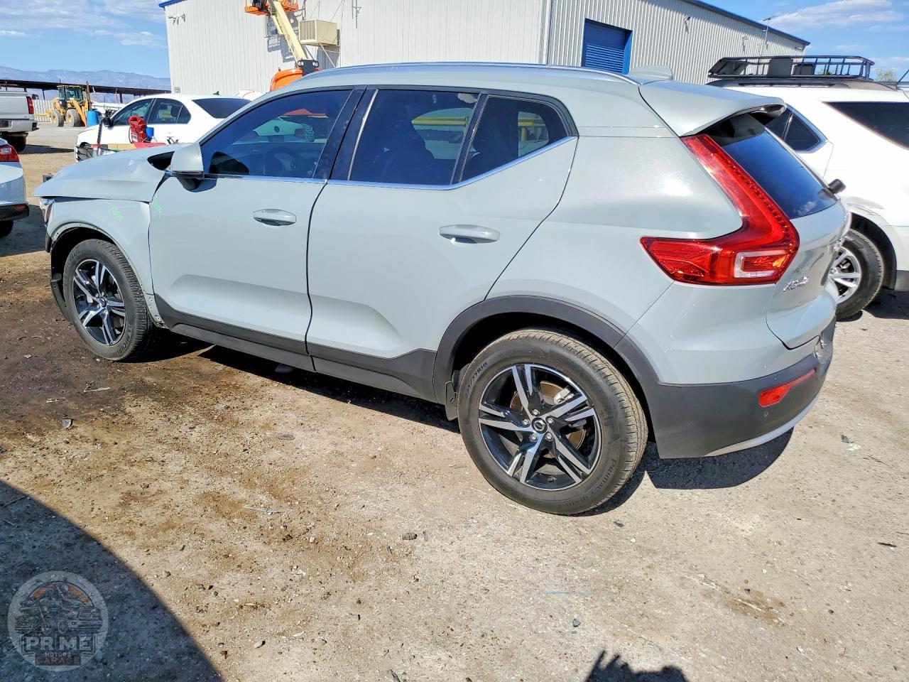 2024 VOLVO XC40 — фото 2