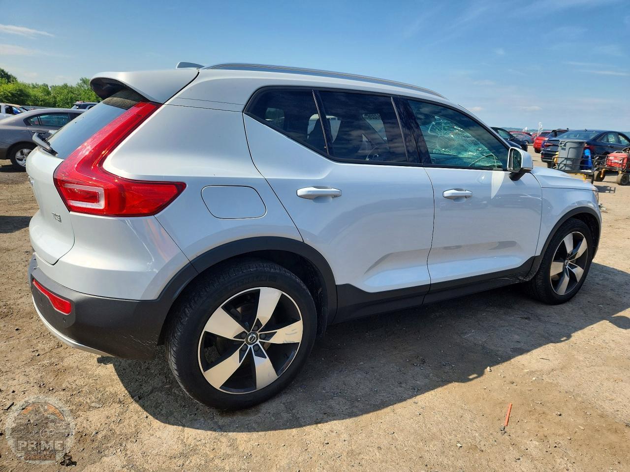 2020 VOLVO XC40 — фото 3
