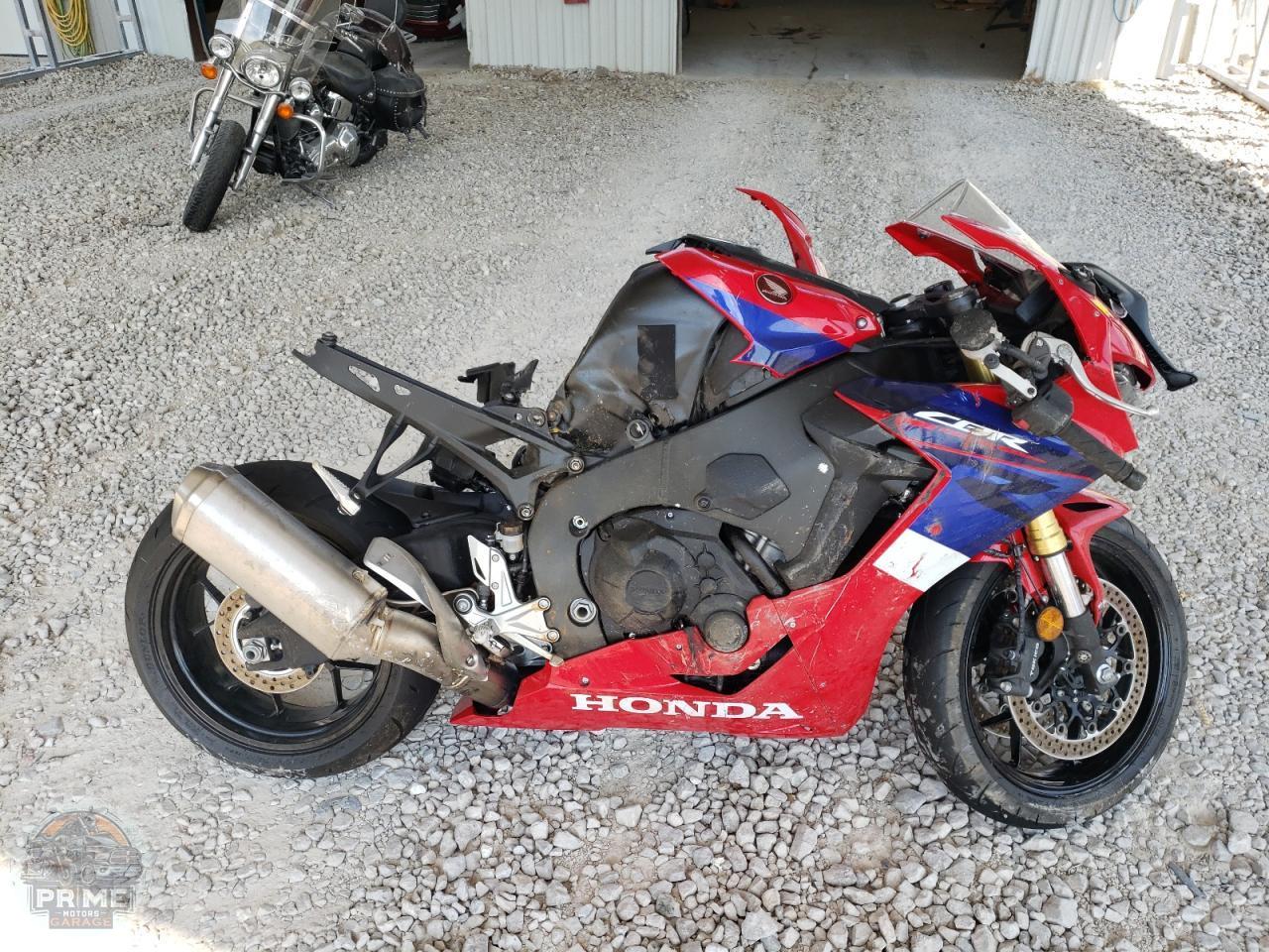 2023 HONDA CBR1000 — фото 1