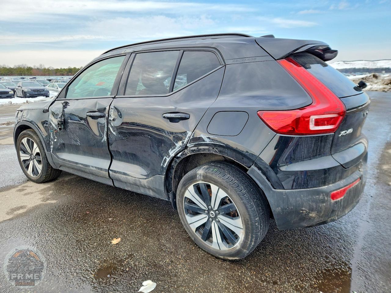 2023 VOLVO XC40 — фото 2