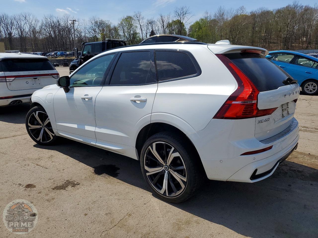 2022 VOLVO XC60 — фото 2