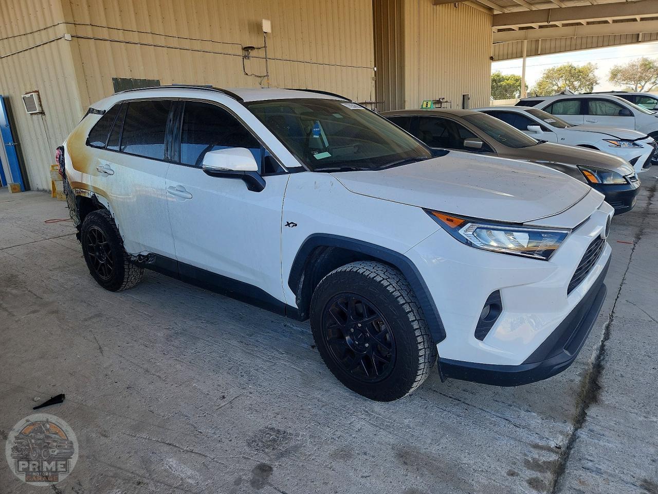 2020 TOYOTA RAV4 — фото 4
