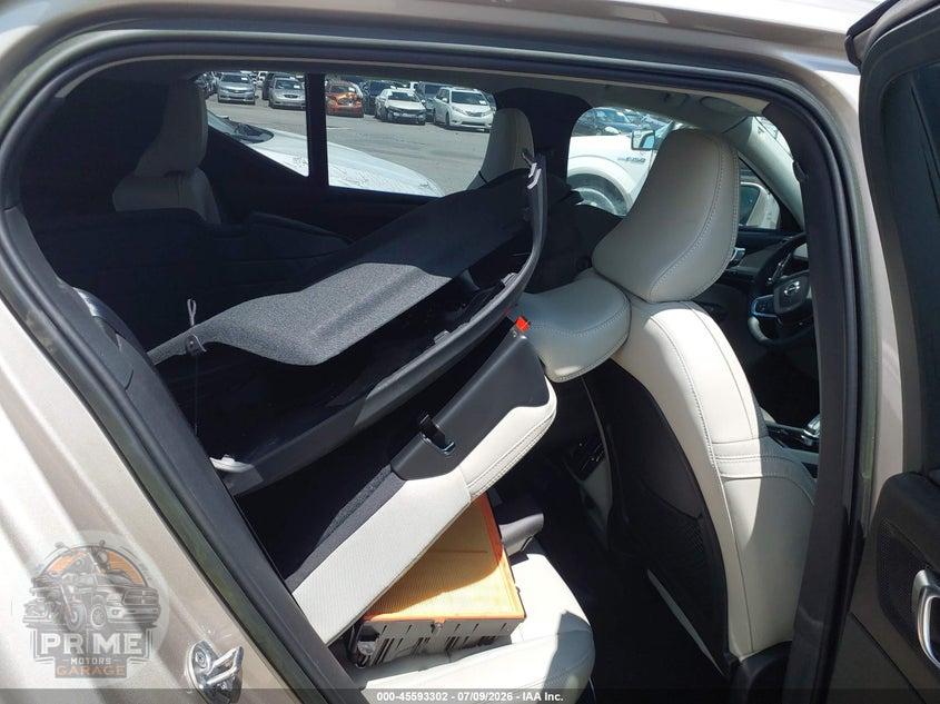 2023 VOLVO XC40 B5 PLUS BRIGHT THEME — фото 8