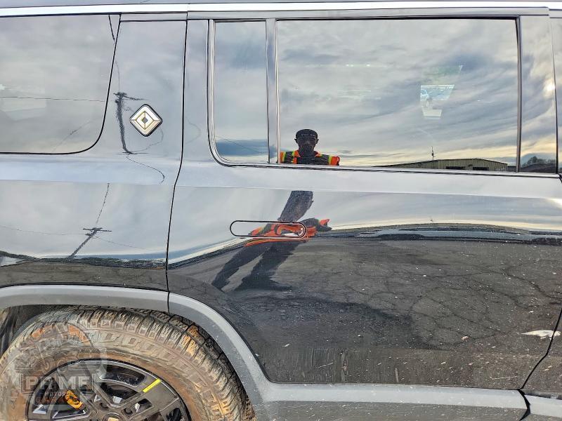 2023 RIVIAN R1S — фото 11