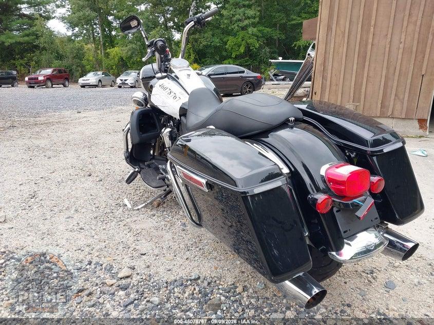 2017 HARLEY-DAVIDSON FLHP (POLICE ROAD KING) POLICE ROAD KING — фото 3